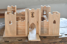 Carica l'immagine nel visualizzatore di Gallery, Castello dei cavalieri