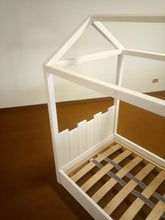 Carica l'immagine nel visualizzatore di Gallery, Letto sogni d'incanto con testata