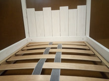 Carica l'immagine nel visualizzatore di Gallery, Letto sogni d'incanto con testata