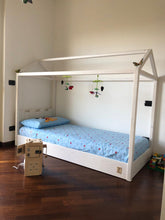 Carica l'immagine nel visualizzatore di Gallery, Letto sogni d'incanto con testata